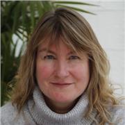 Professeure de français native, expérimentée, spécialisée en enseignement aux adultes de langue étrangère mais également en primaire et collège